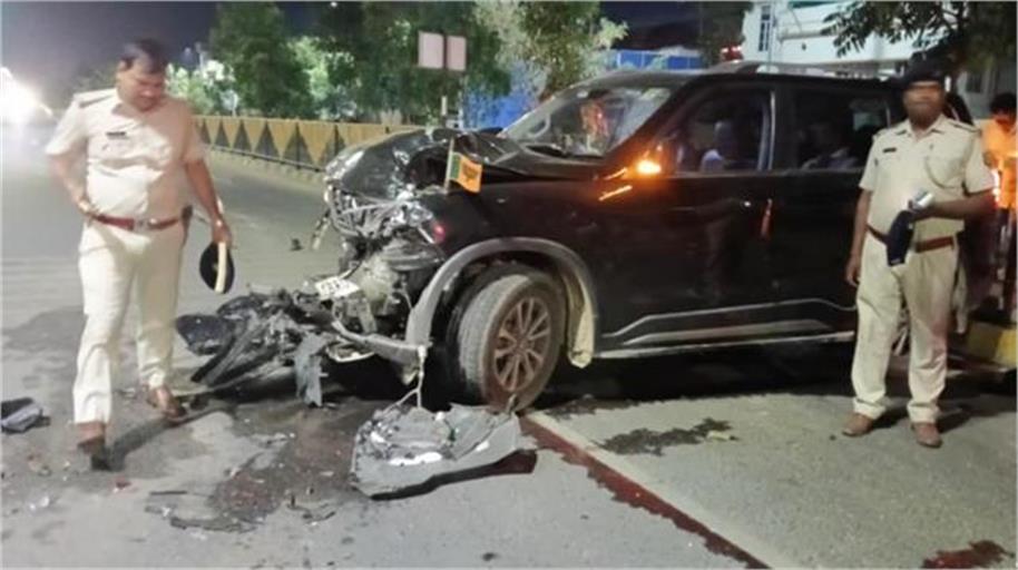 A speeding Scorpio ran over 3 policemen