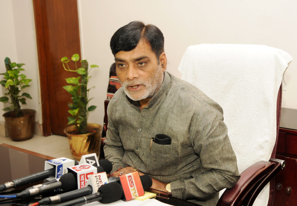 Ramkripal Yadav gave advice to Mishrilal Yadav,